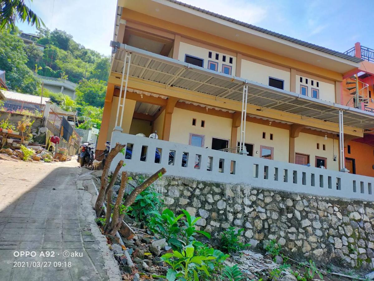 Andira Homestay Labuan Bajo Exterior photo